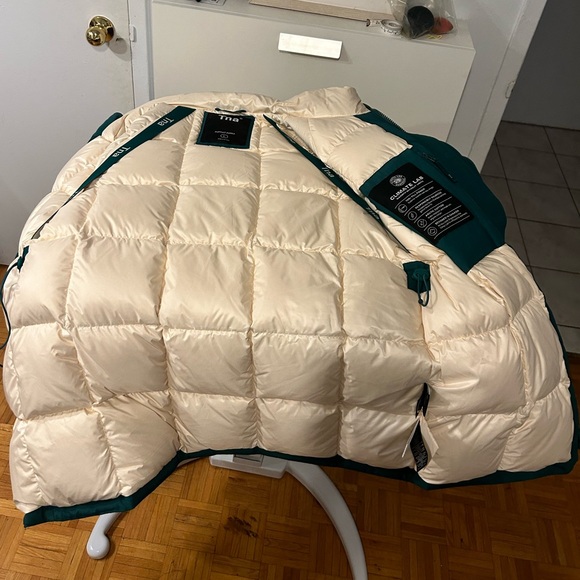 Aritzia TNA Pursuit Parka in Green (Size L) - Picture 15 of 16